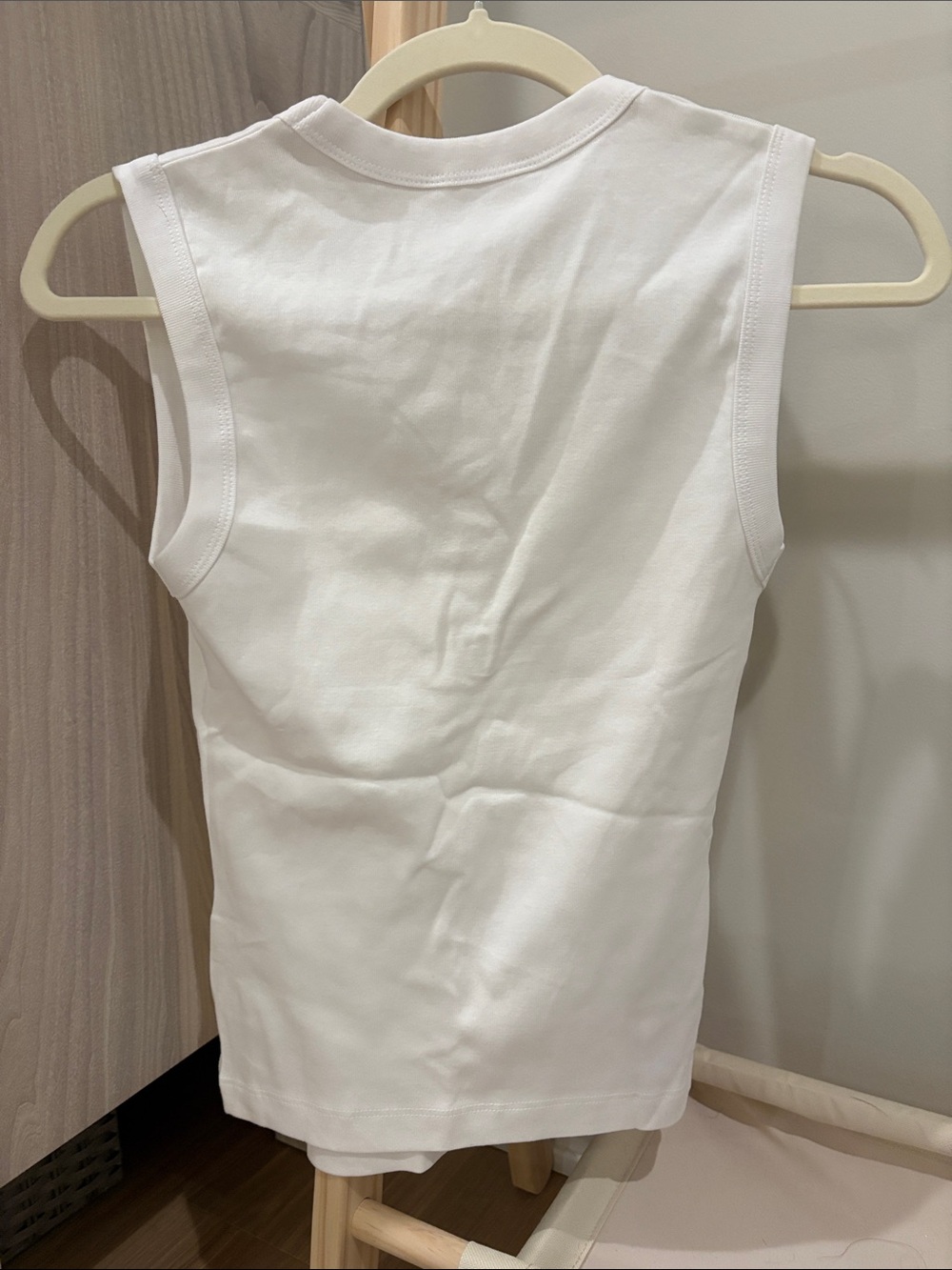 Zara White V-Neck tank Top - Picture 4 of 4